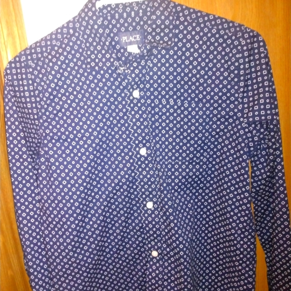 Boys size 10/12 children's place, blue, long sleeve button down shirt , new w/o